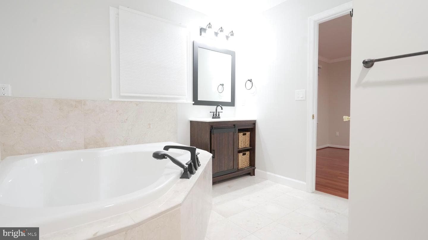 10203 Raleigh Tavern Lane photo 30