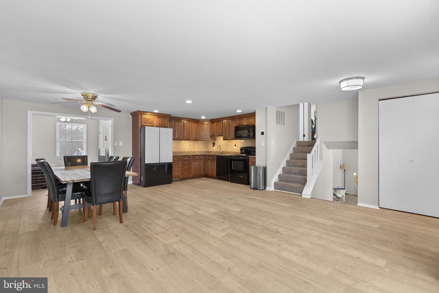 6878 Happyheart Lane photo 3