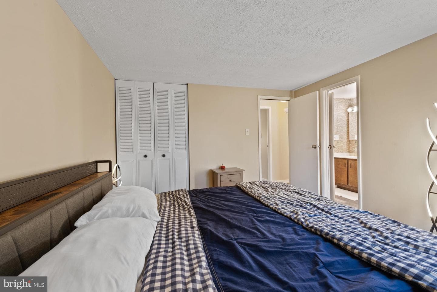 6680 Buttonhole Court photo 15