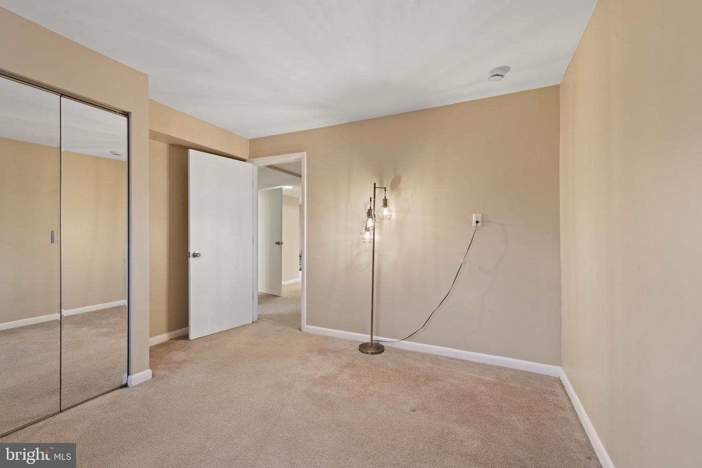 6680 Buttonhole Court photo 23