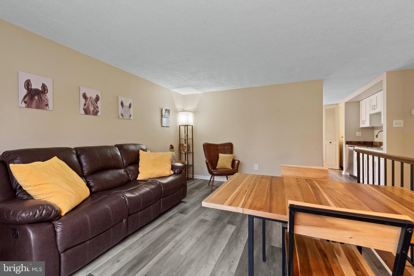 6680 Buttonhole Court photo 6