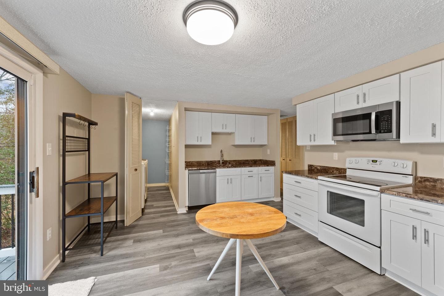 6680 Buttonhole Court photo 9
