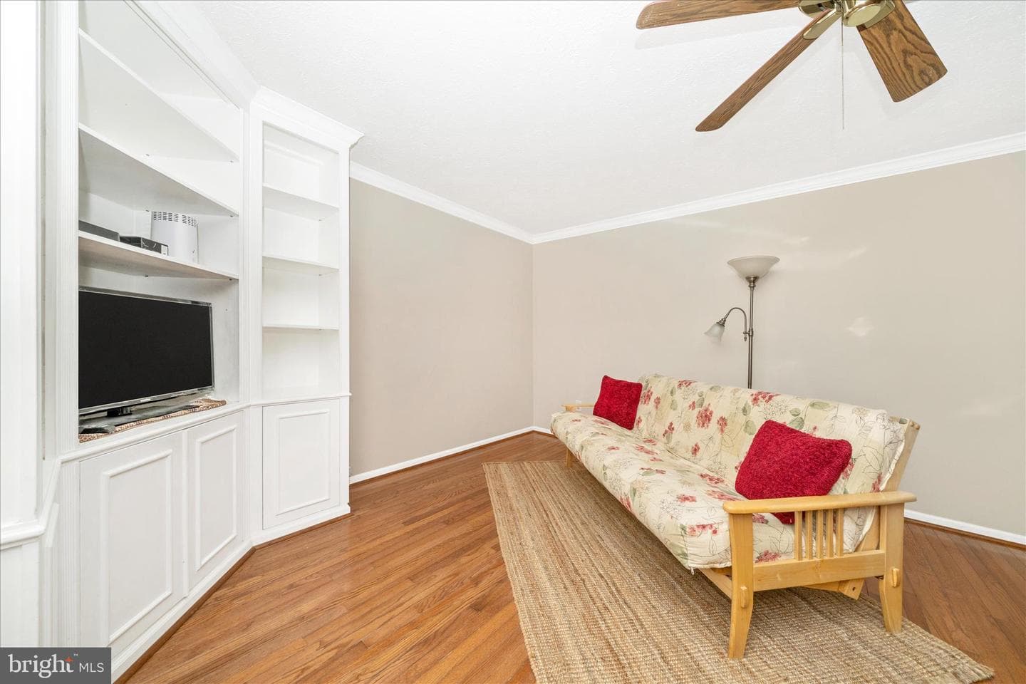 5623 Roundtree Lane photo 10