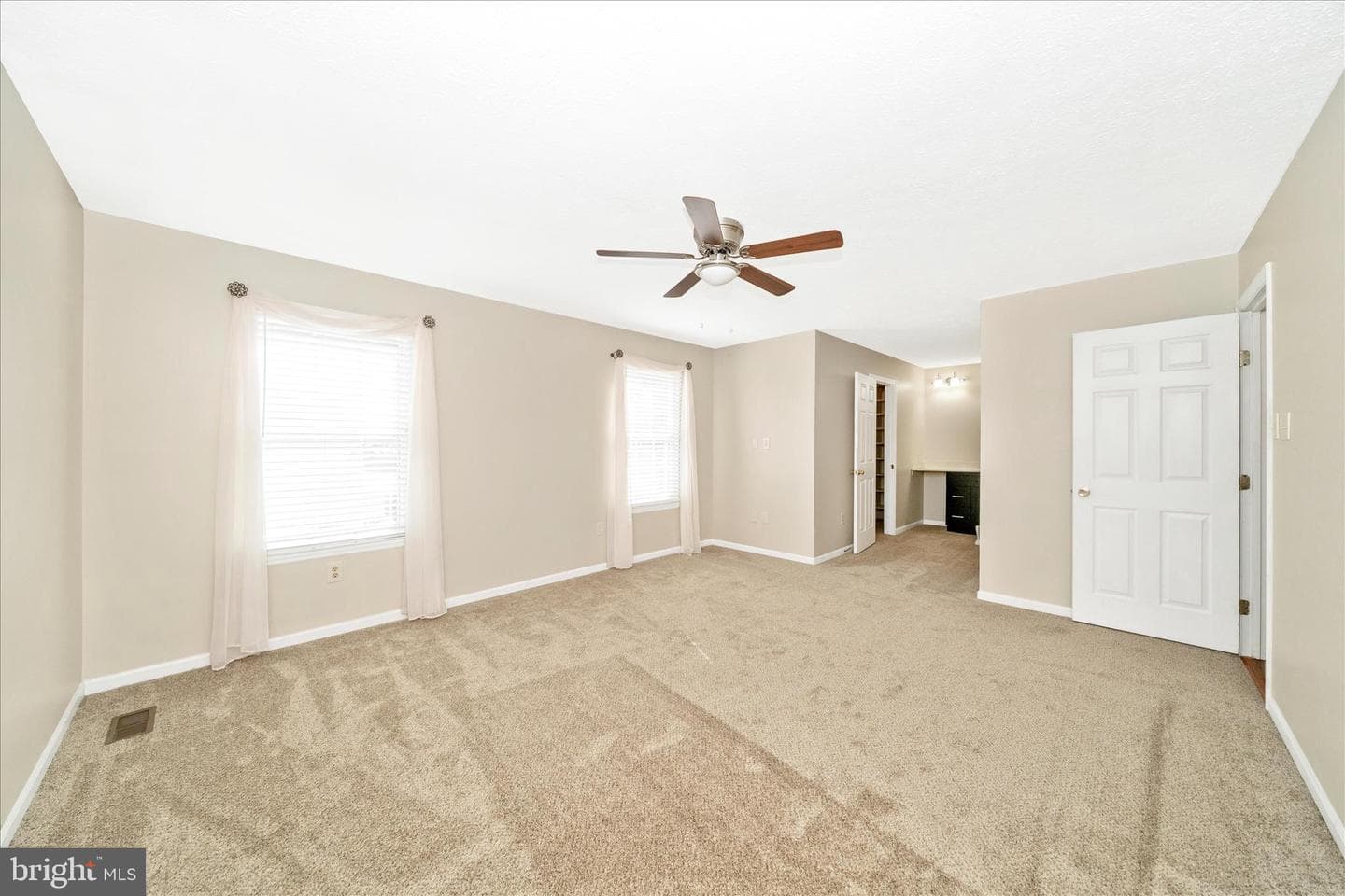 5623 Roundtree Lane photo 24