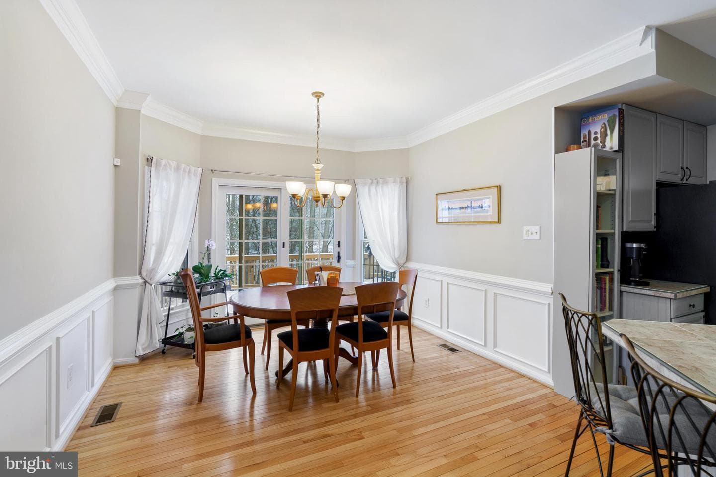 4690 Shelley photo 22