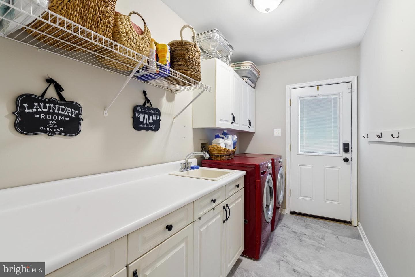 4690 Shelley photo 25