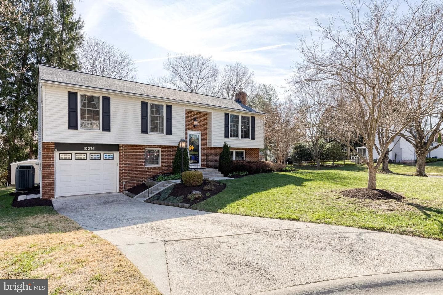 10076 Shaker Drive