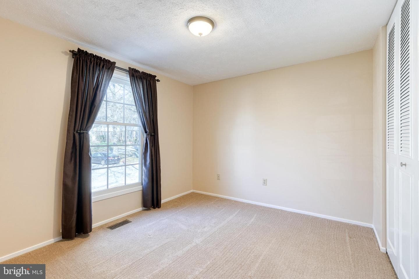 10076 Shaker Drive photo 24