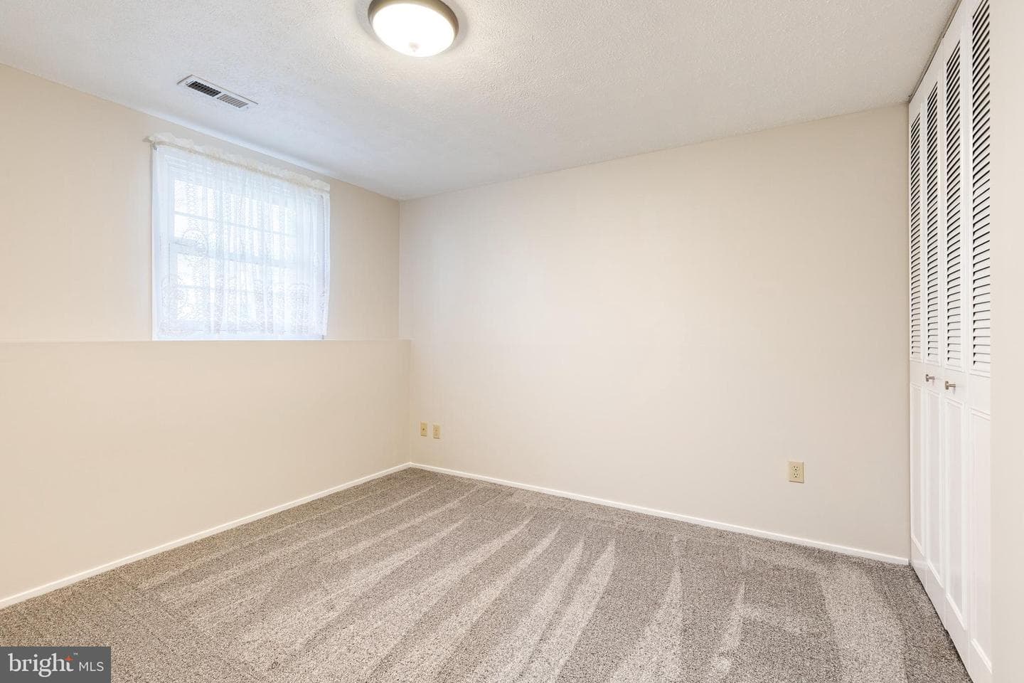 10076 Shaker Drive photo 31