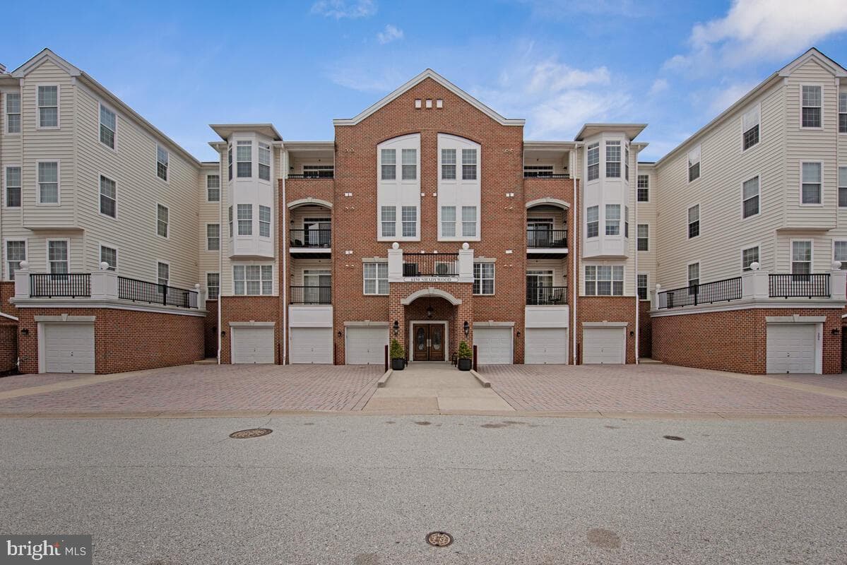 6150 Shadywood Road #207 photo 2