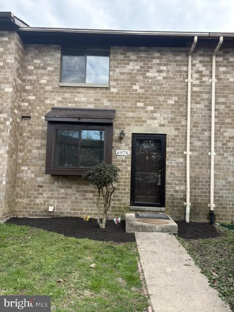 6976 Knighthood Lane photo 2