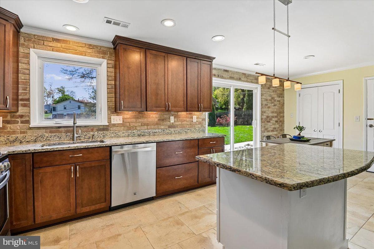10121 Colonial Drive photo 3