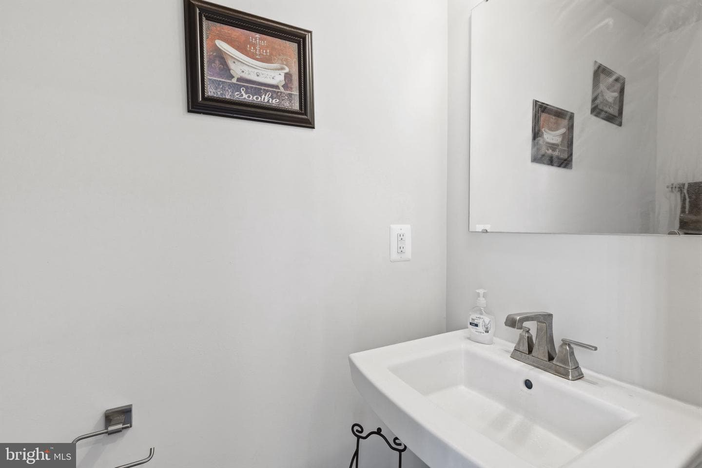 7046 Pramila Place photo 9