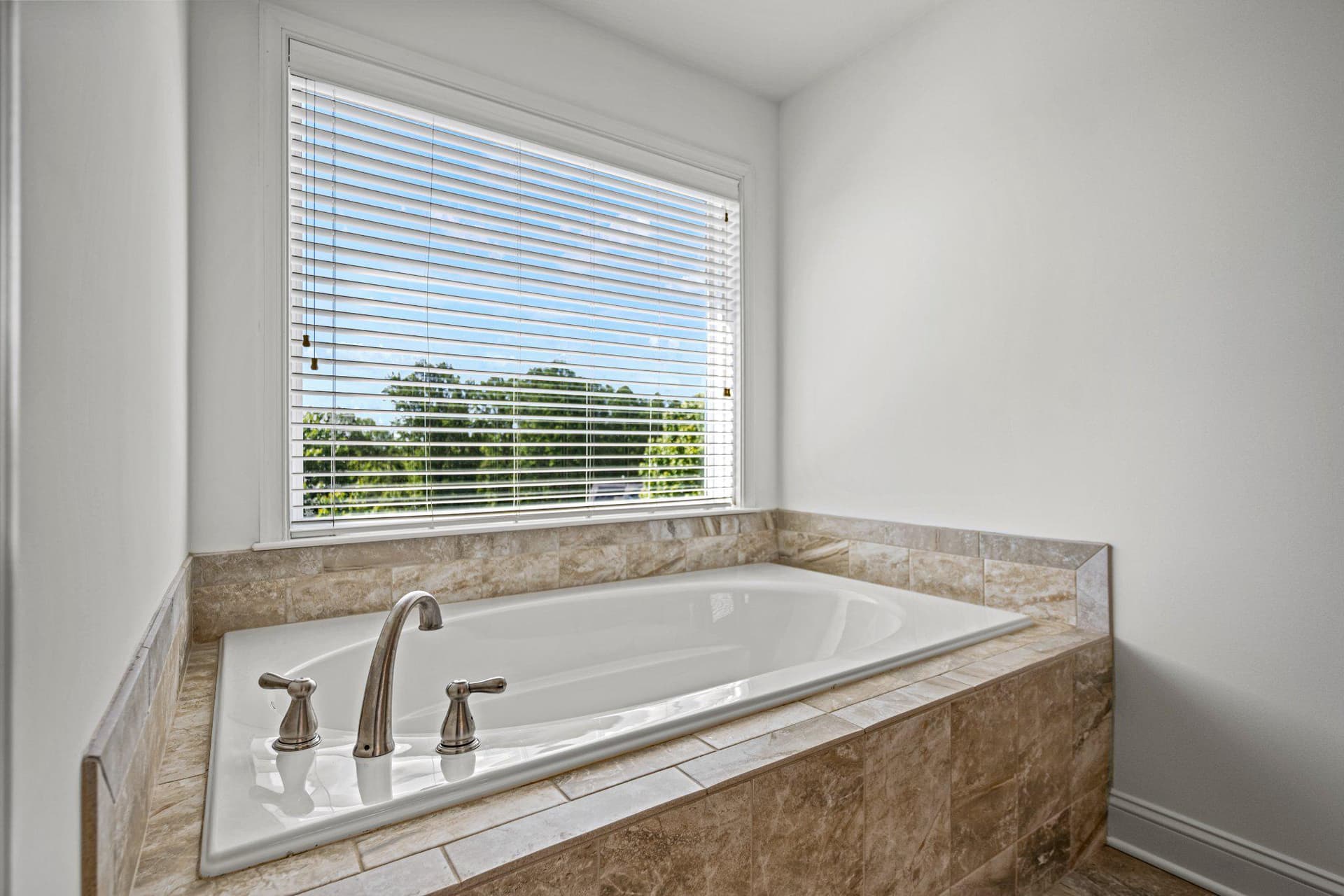10693 Harding Road photo 34