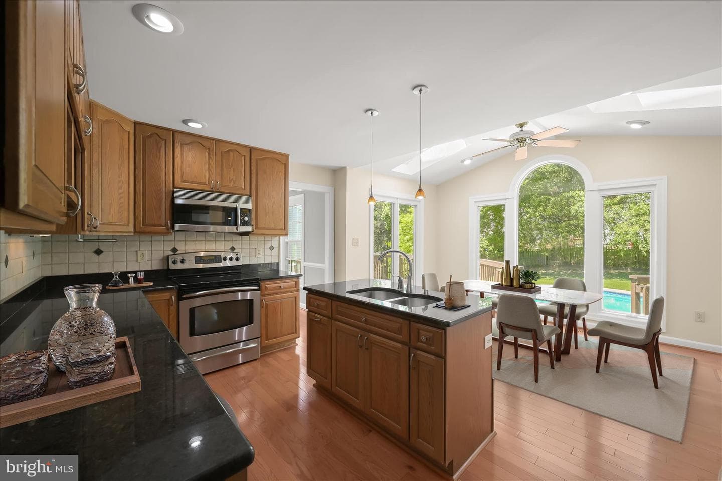 8649 Goldenstraw Lane photo 3