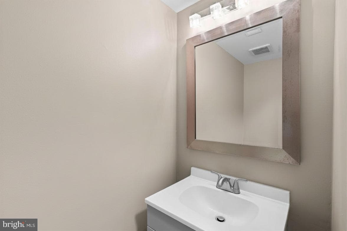 10314 College Square photo 37
