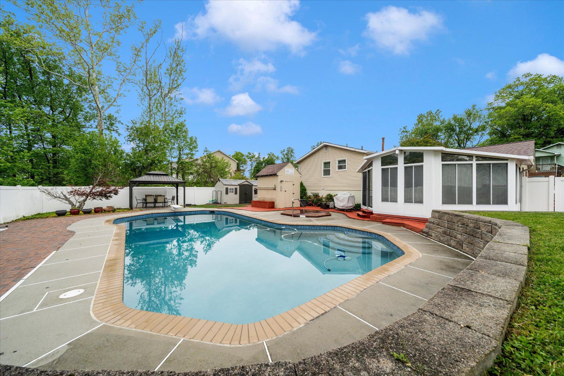 6334 Euclid Avenue photo 40