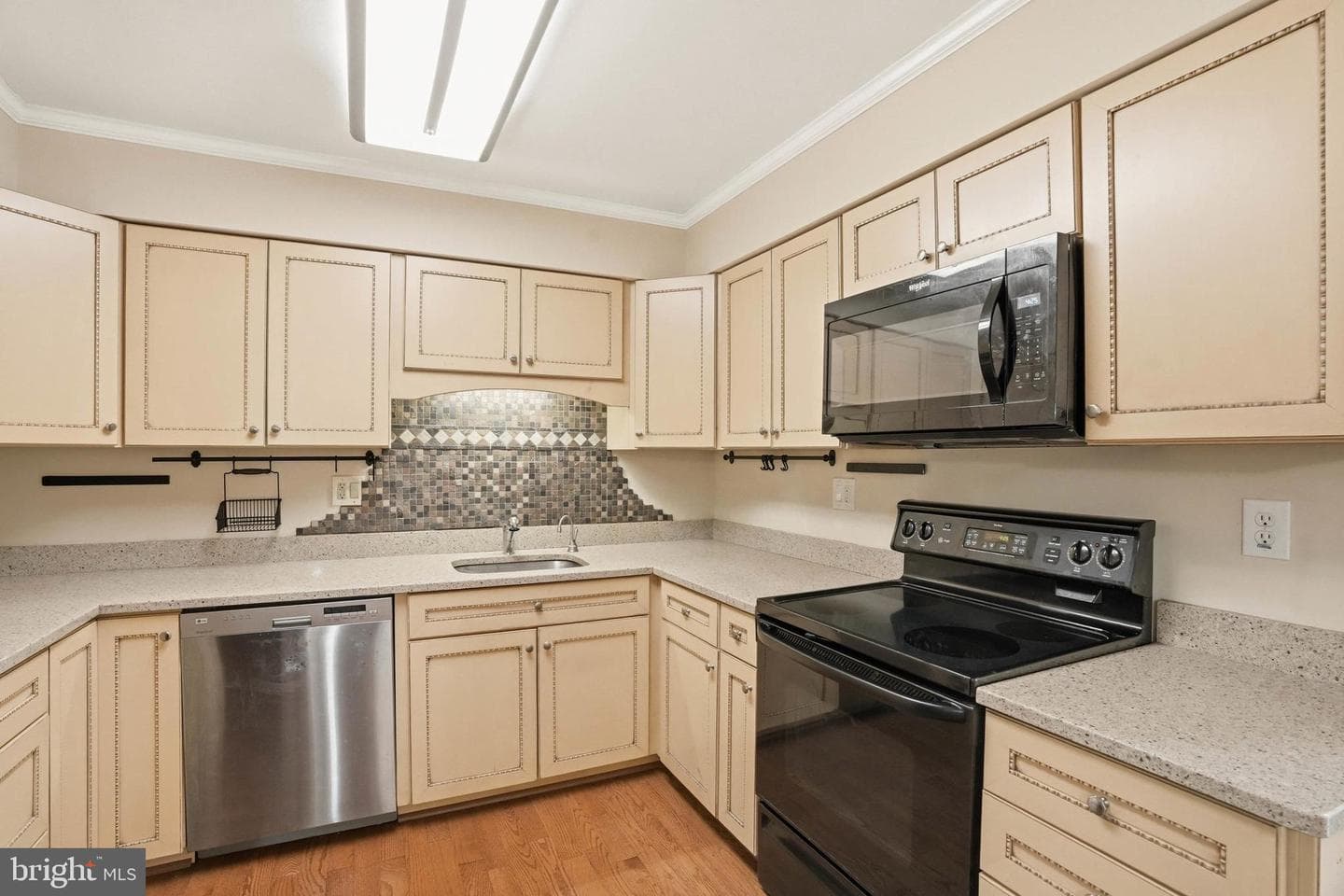 6717 Sewells Orchard Drive photo 10