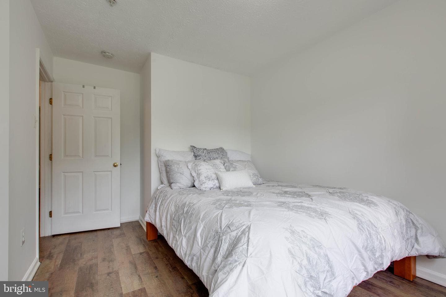 8893 Papillon Drive photo 32