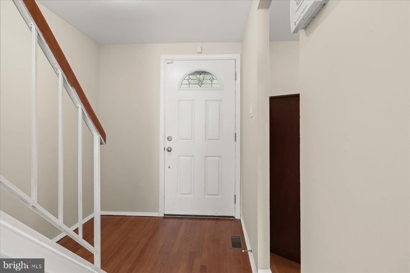 9019 Watchlight Court photo 3