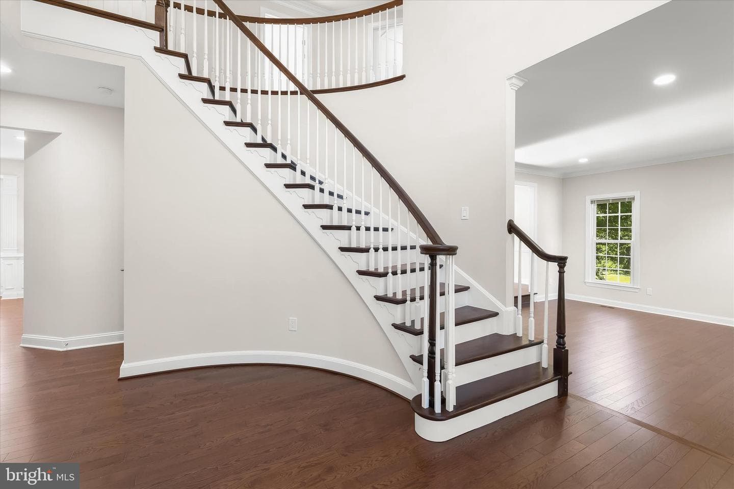 5593 Broadwater Lane photo 3