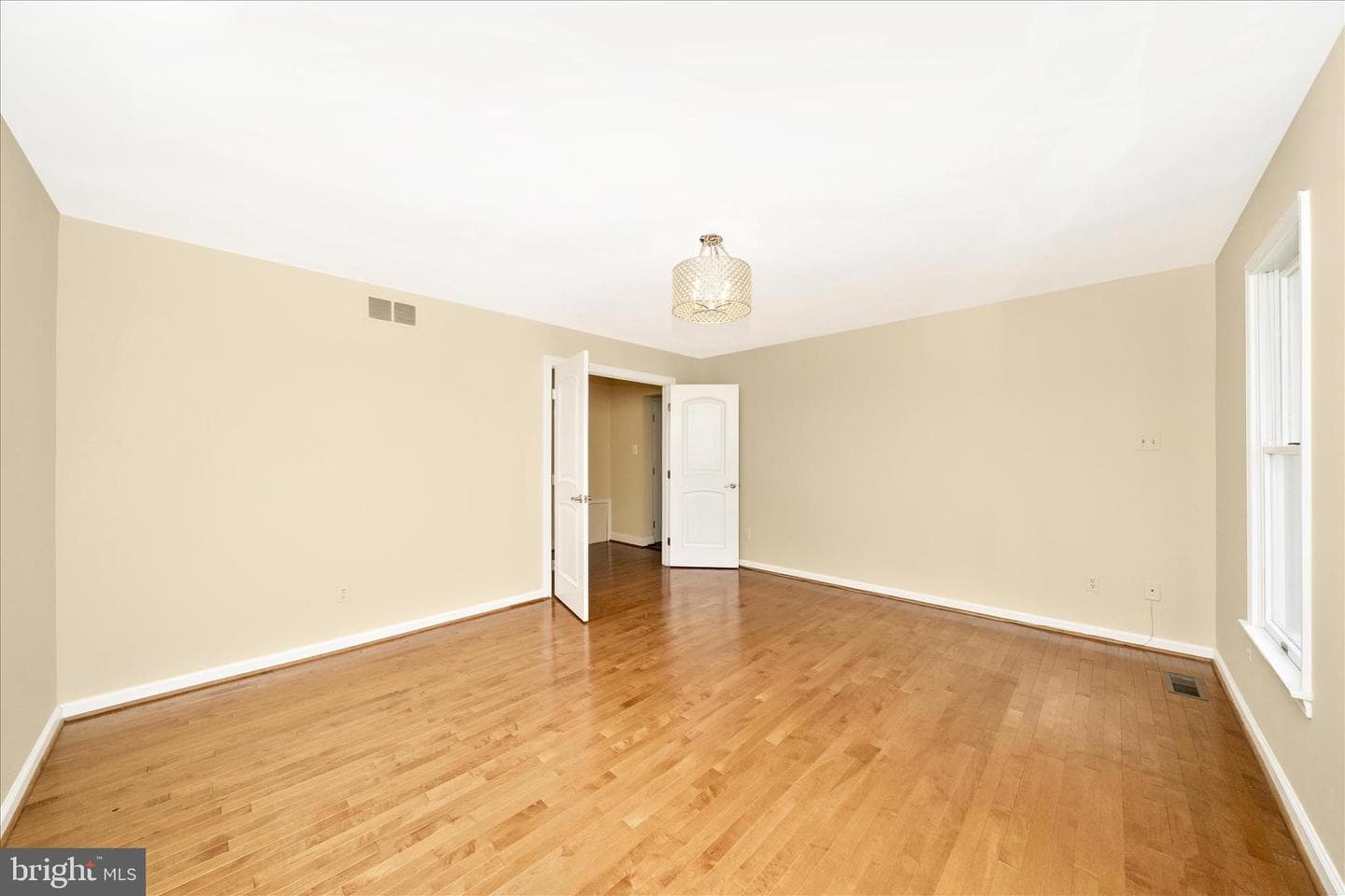 6667 Luster Drive photo 12