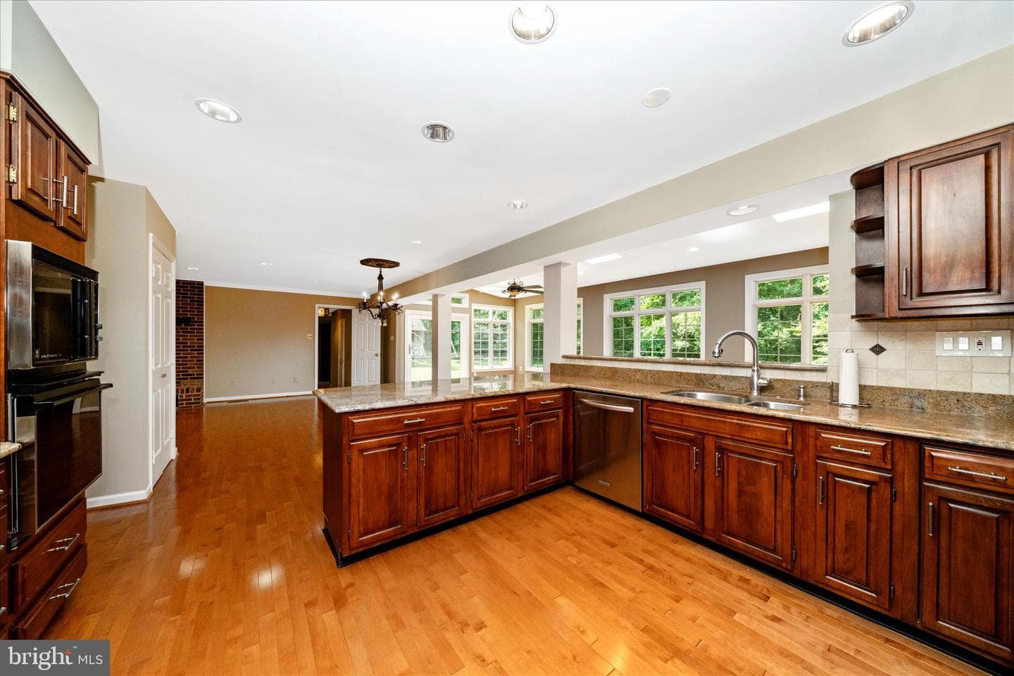 6667 Luster Drive photo 28