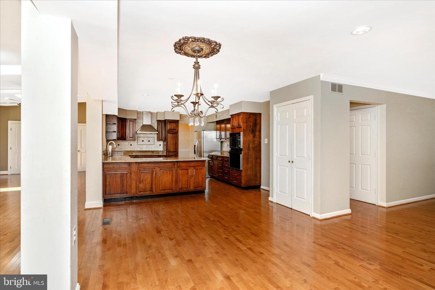 6667 Luster Drive photo 34