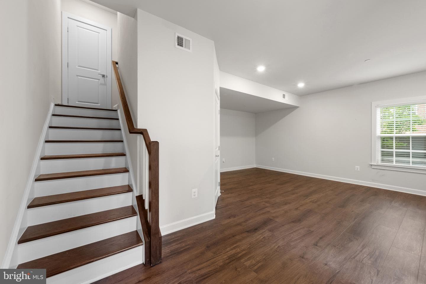 6010 Hidden Mdw photo 4