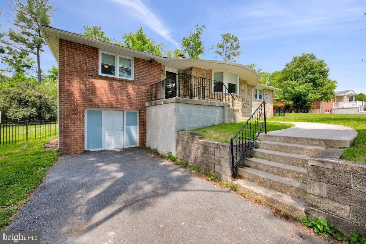 8530 Linwood Drive photo 3