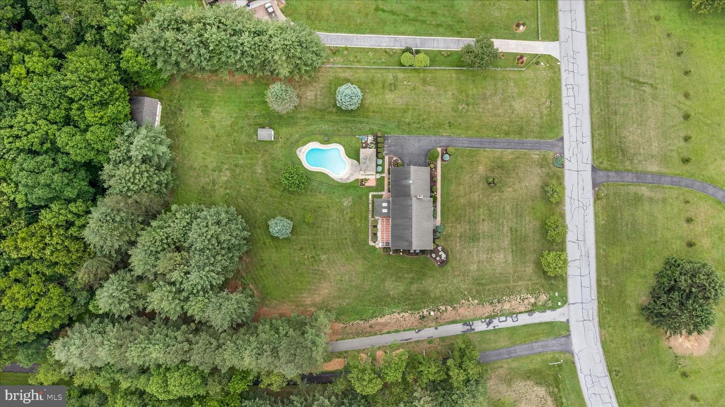 727 Weller Drive photo 60