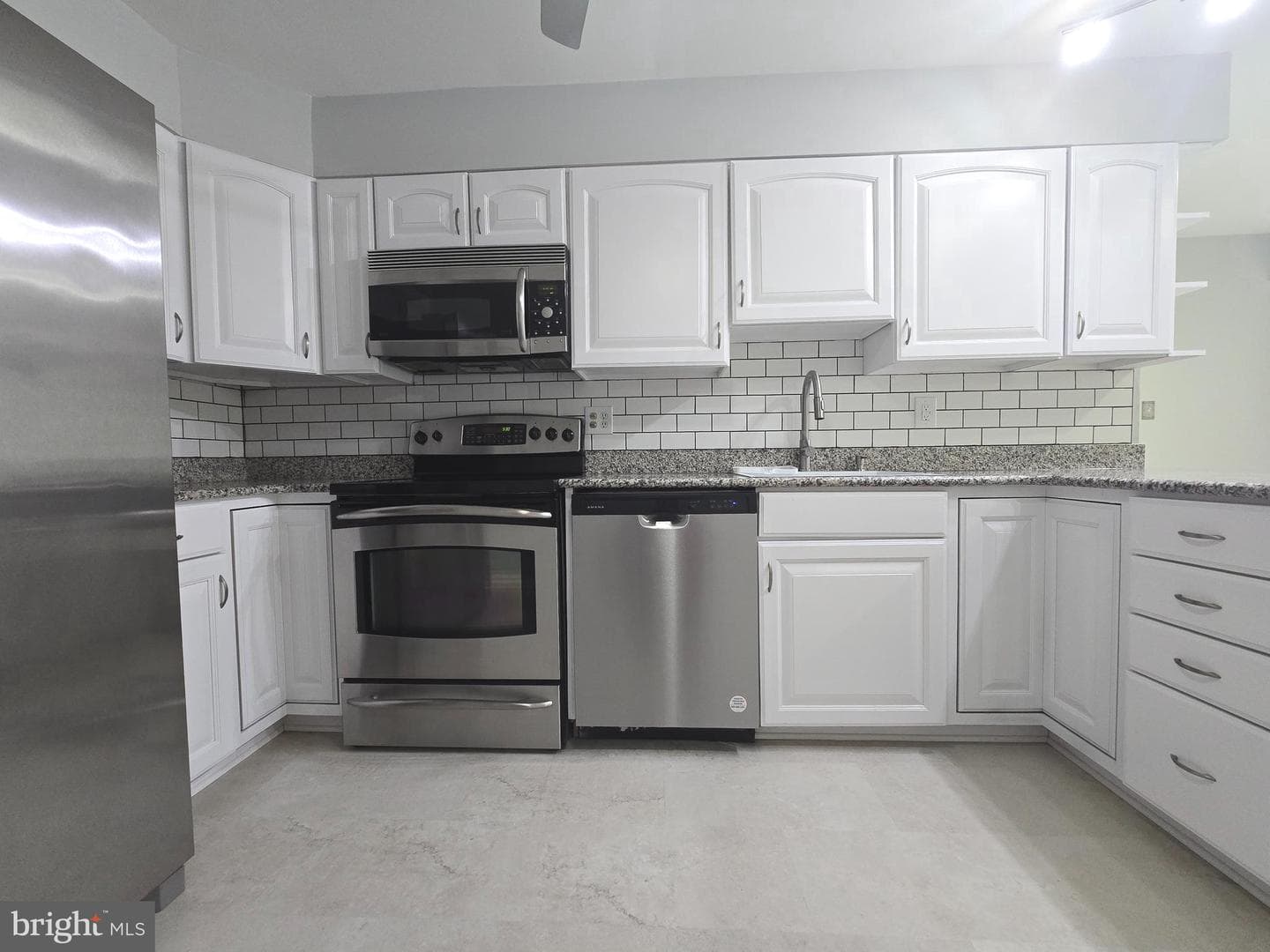 10298 Greek Boy Place photo 25