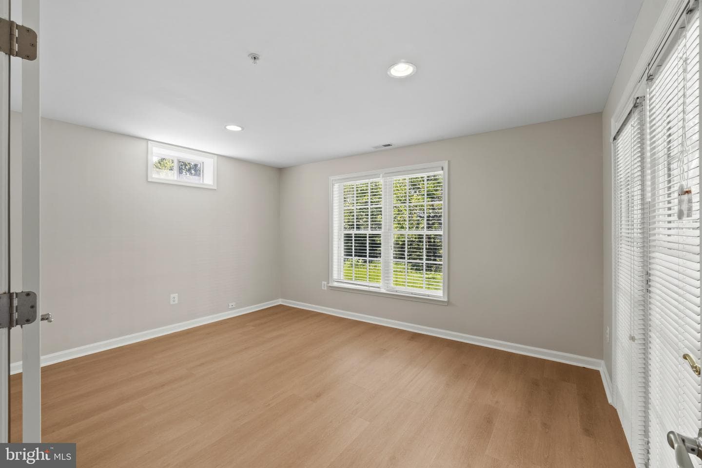 8220 Academy Rd # 22 photo 32