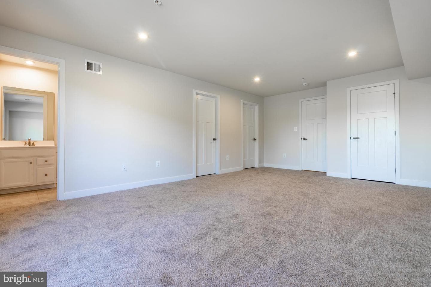 8100 Primrose Lane photo 32