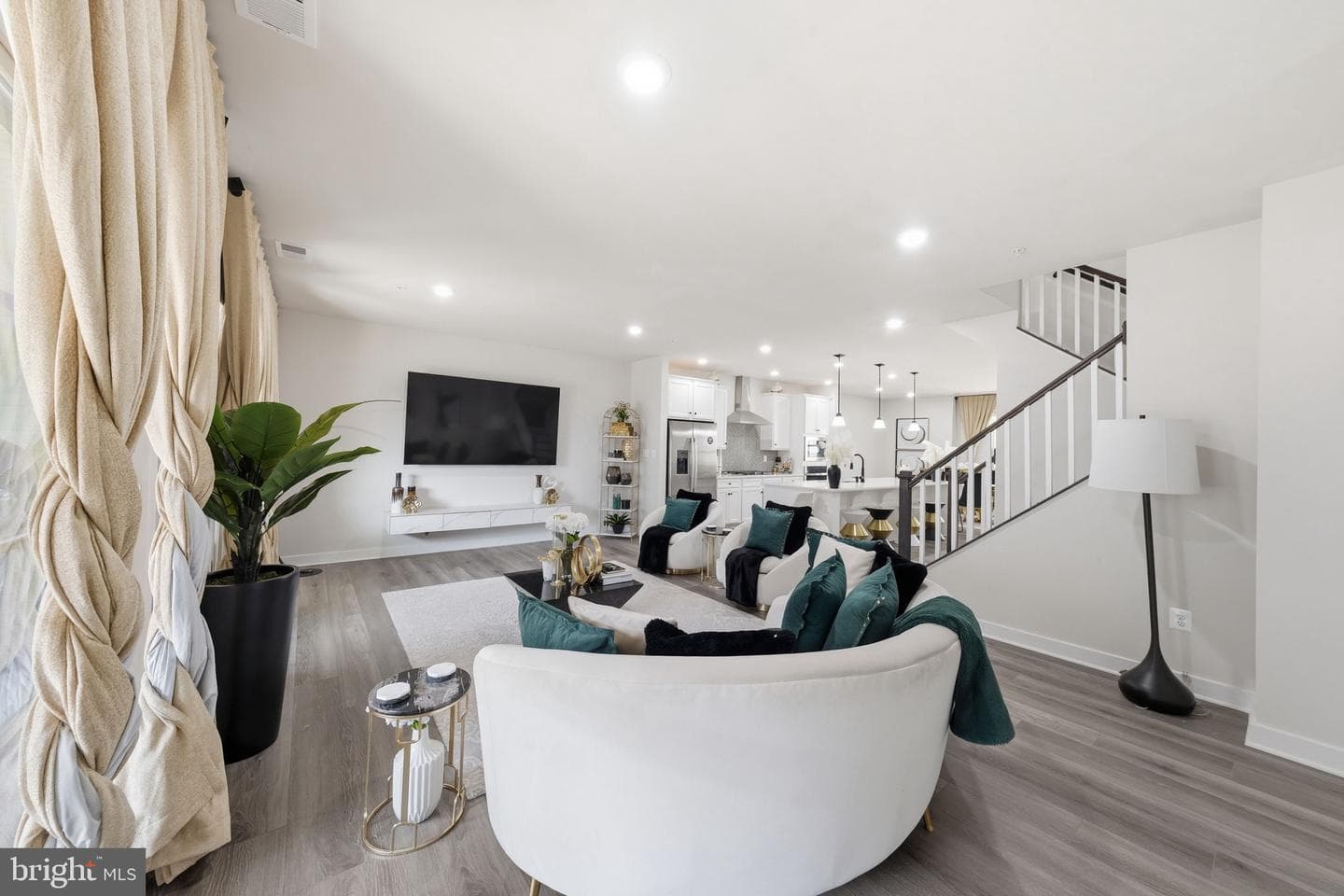 2542 Verona Pl # B photo 10