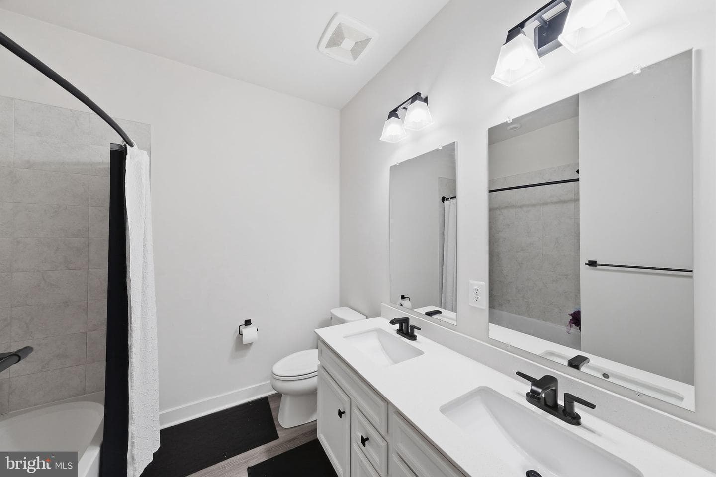 2542 Verona Pl # B photo 25