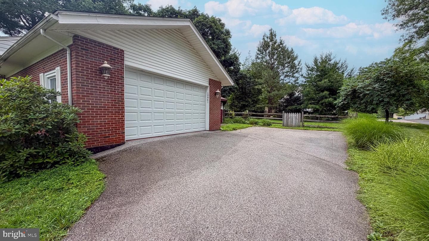 10861 Hilltop Ln photo 28