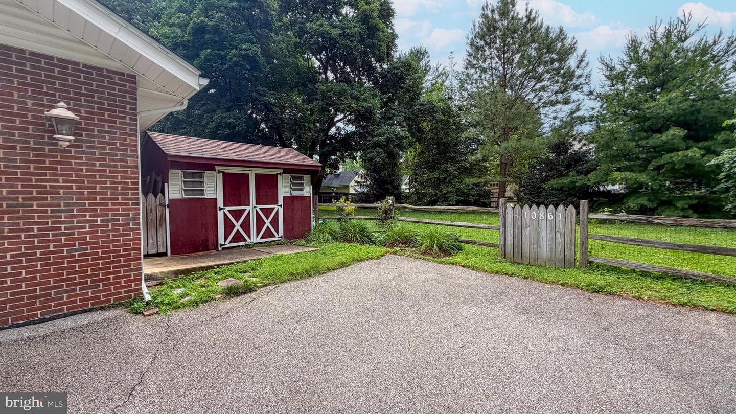 10861 Hilltop Ln photo 29