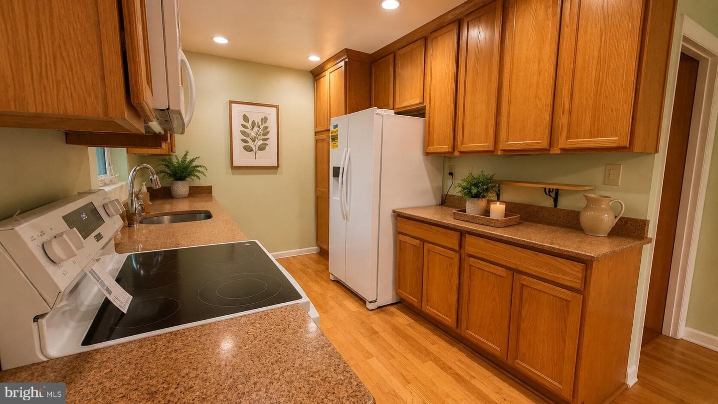 10861 Hilltop Ln photo 8