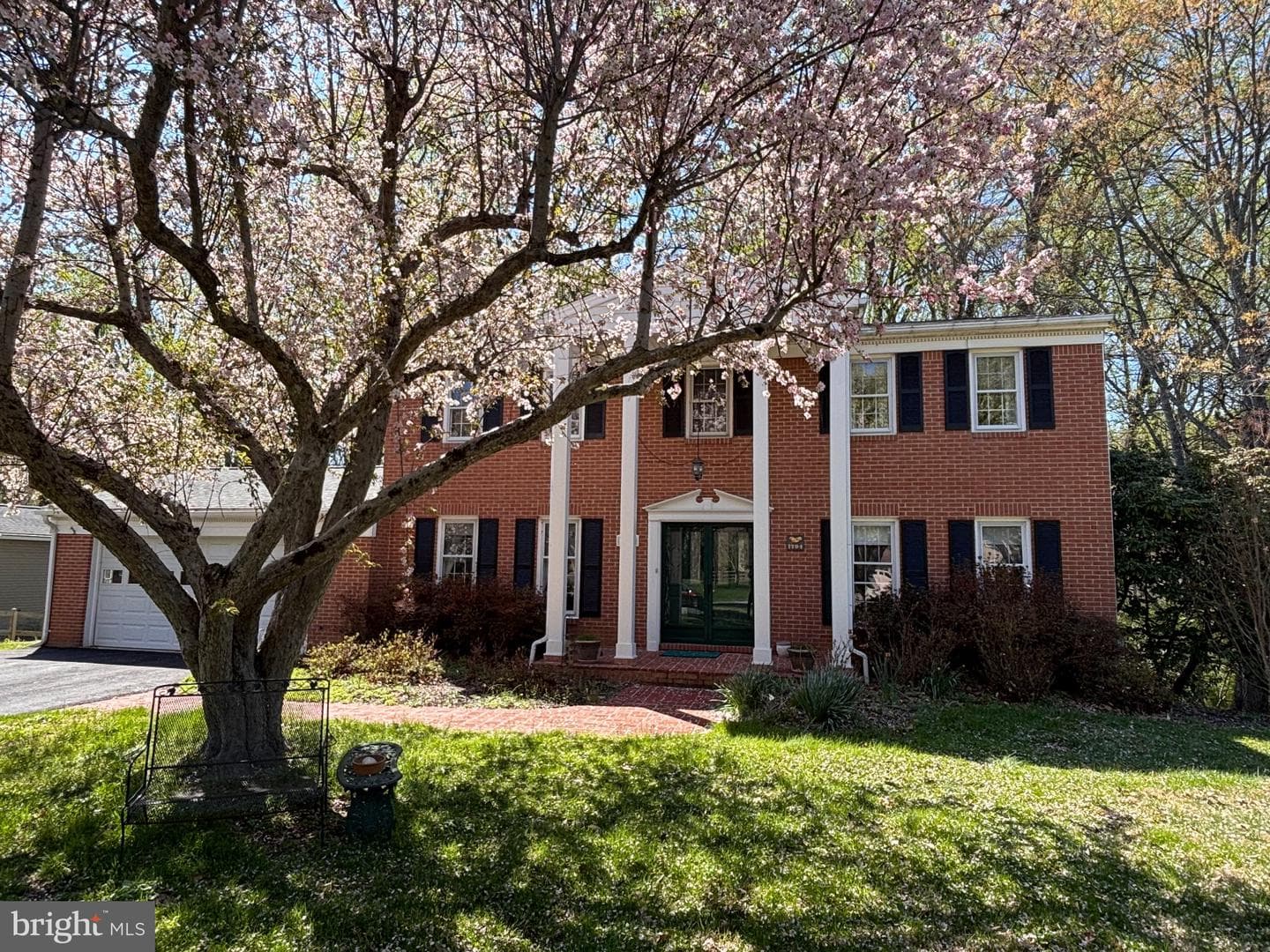 5076 Lake Circle W