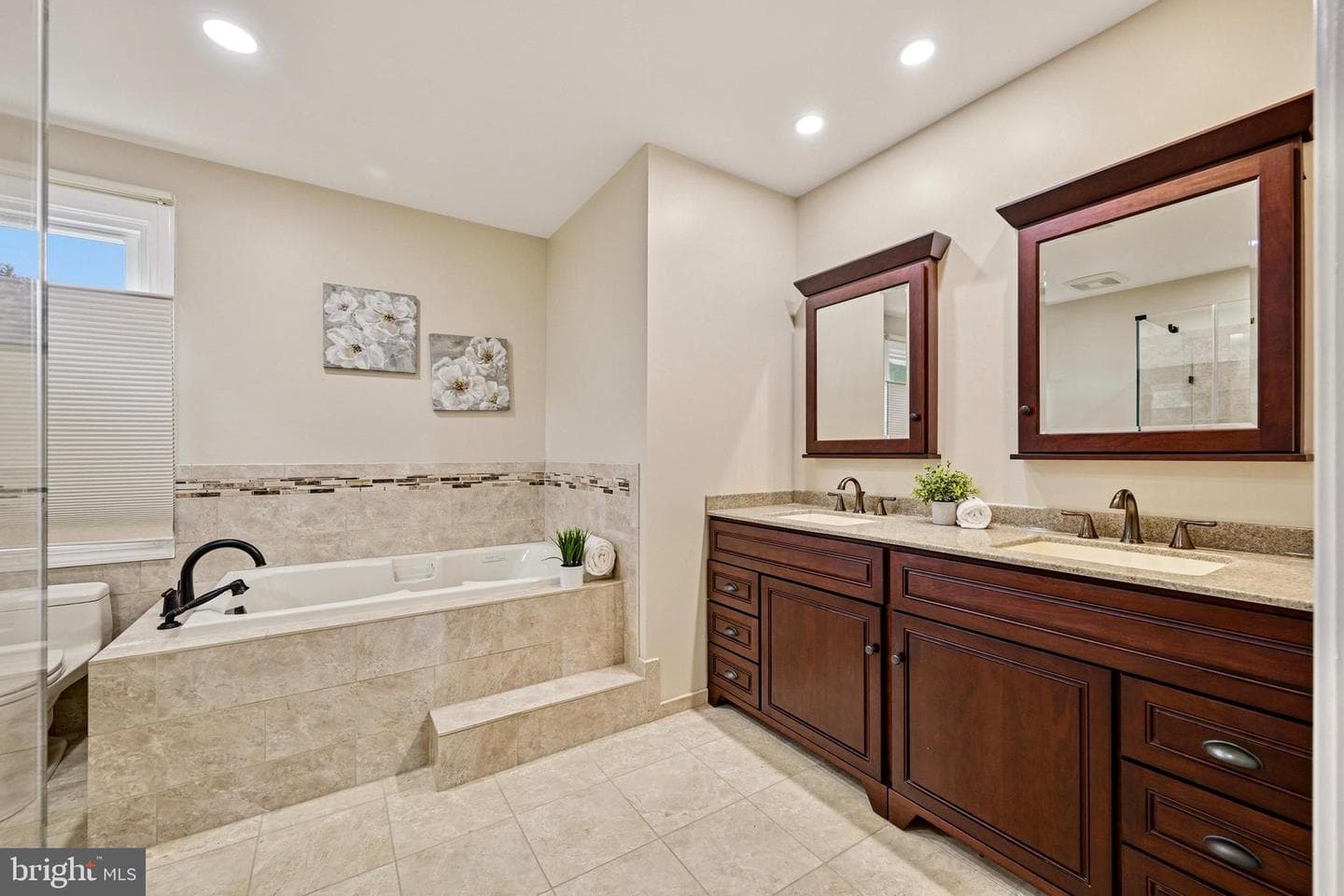 5016 Brampton Parkway photo 36