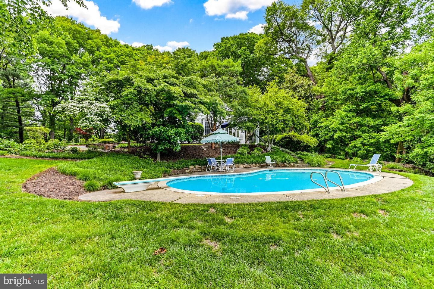 5060 Amesbury Drive photo 9