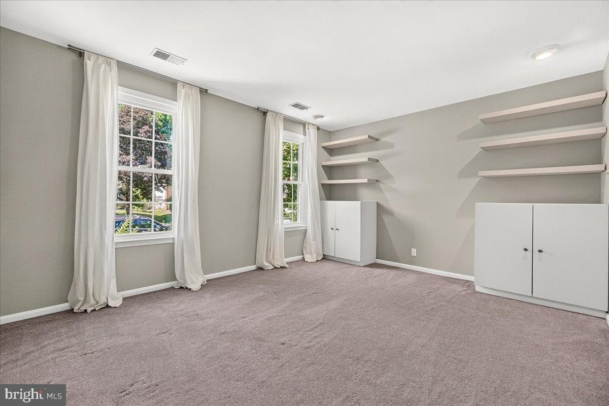 6630 Windsor Court photo 5