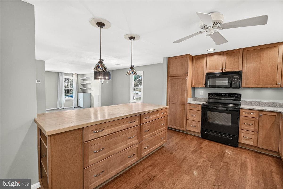 6630 Windsor Court photo 7