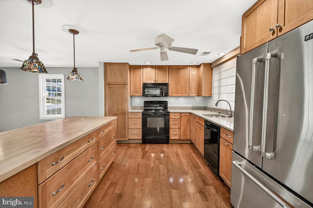 6630 Windsor Court photo 8