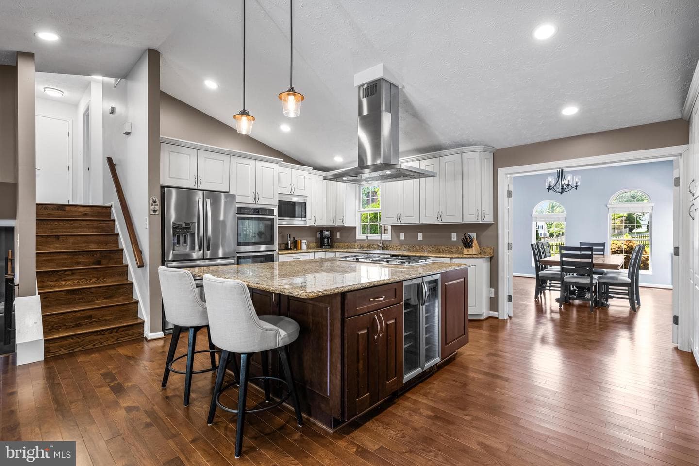 6055 Adcock Lane photo 9