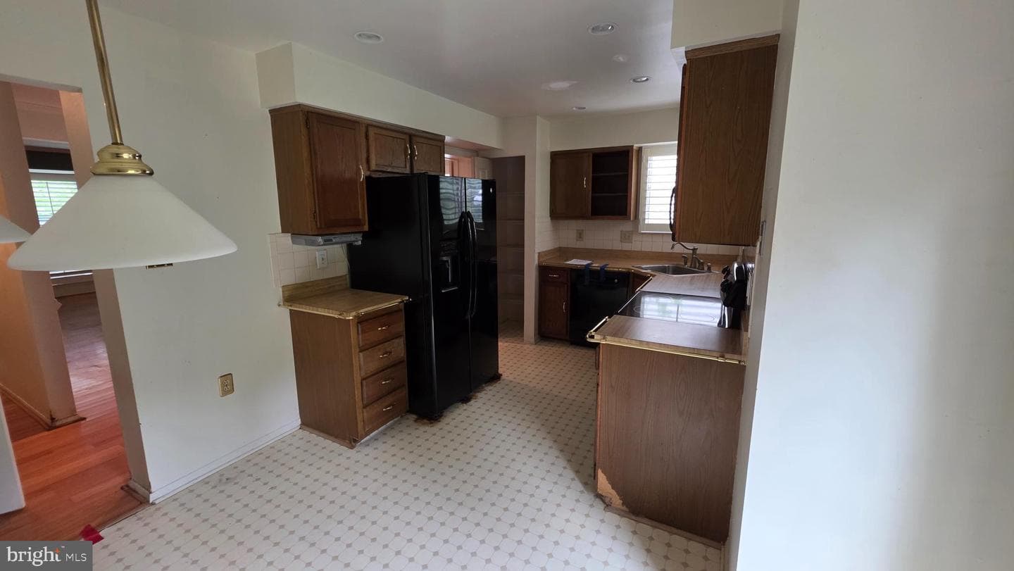 8126 Wooded Glen Court photo 4