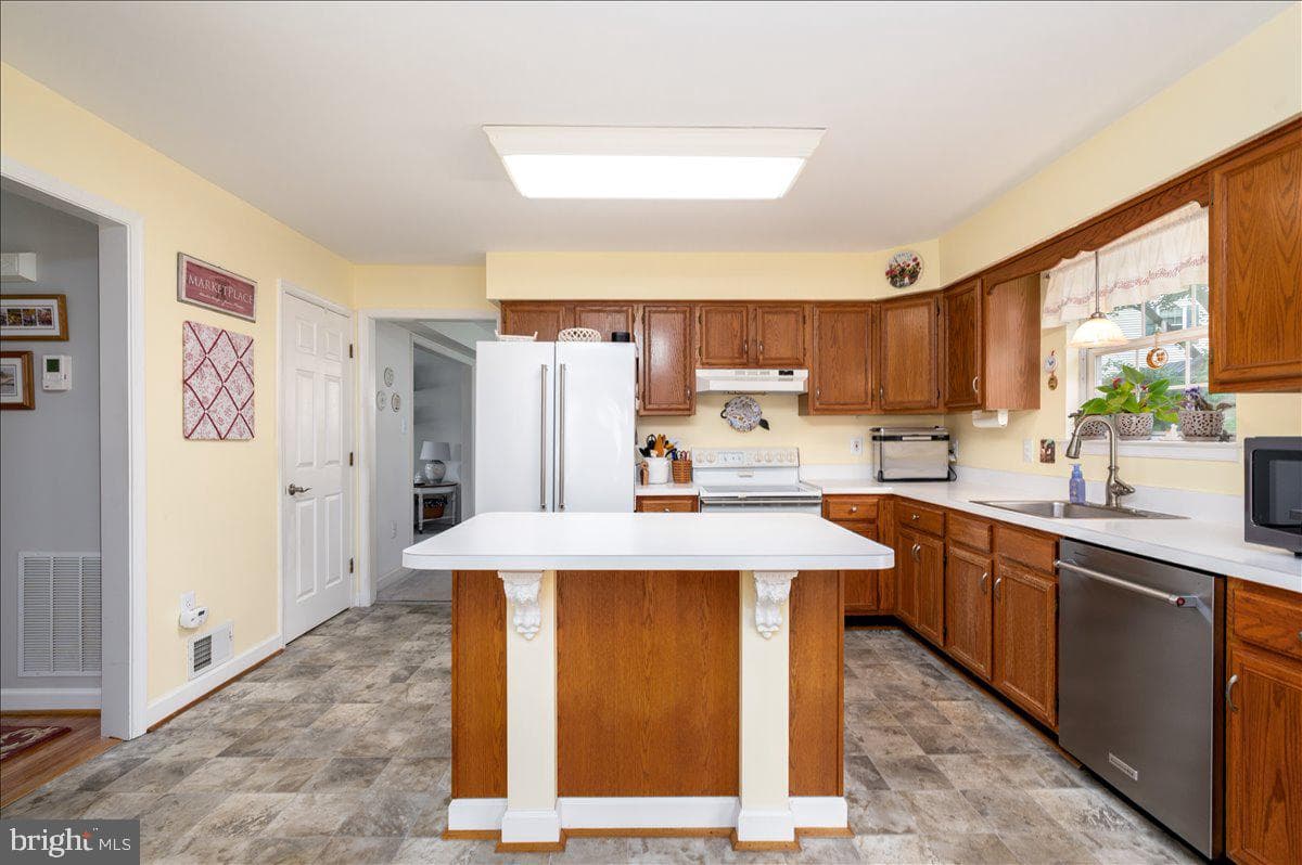 6447 Skipton Dr photo 14
