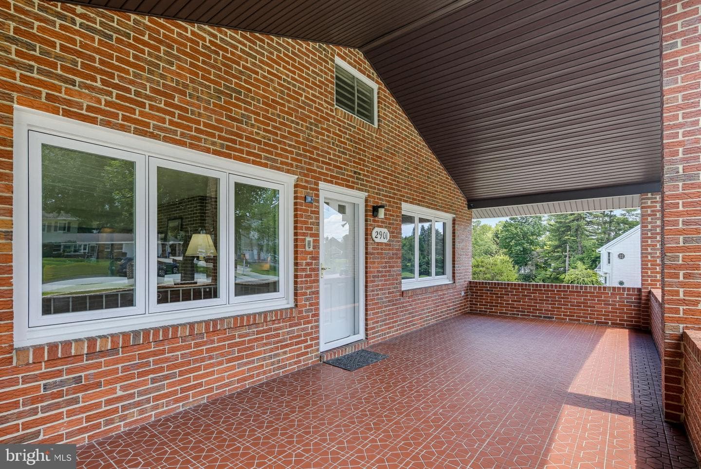 2901 Chestnut Hill Drive photo 2