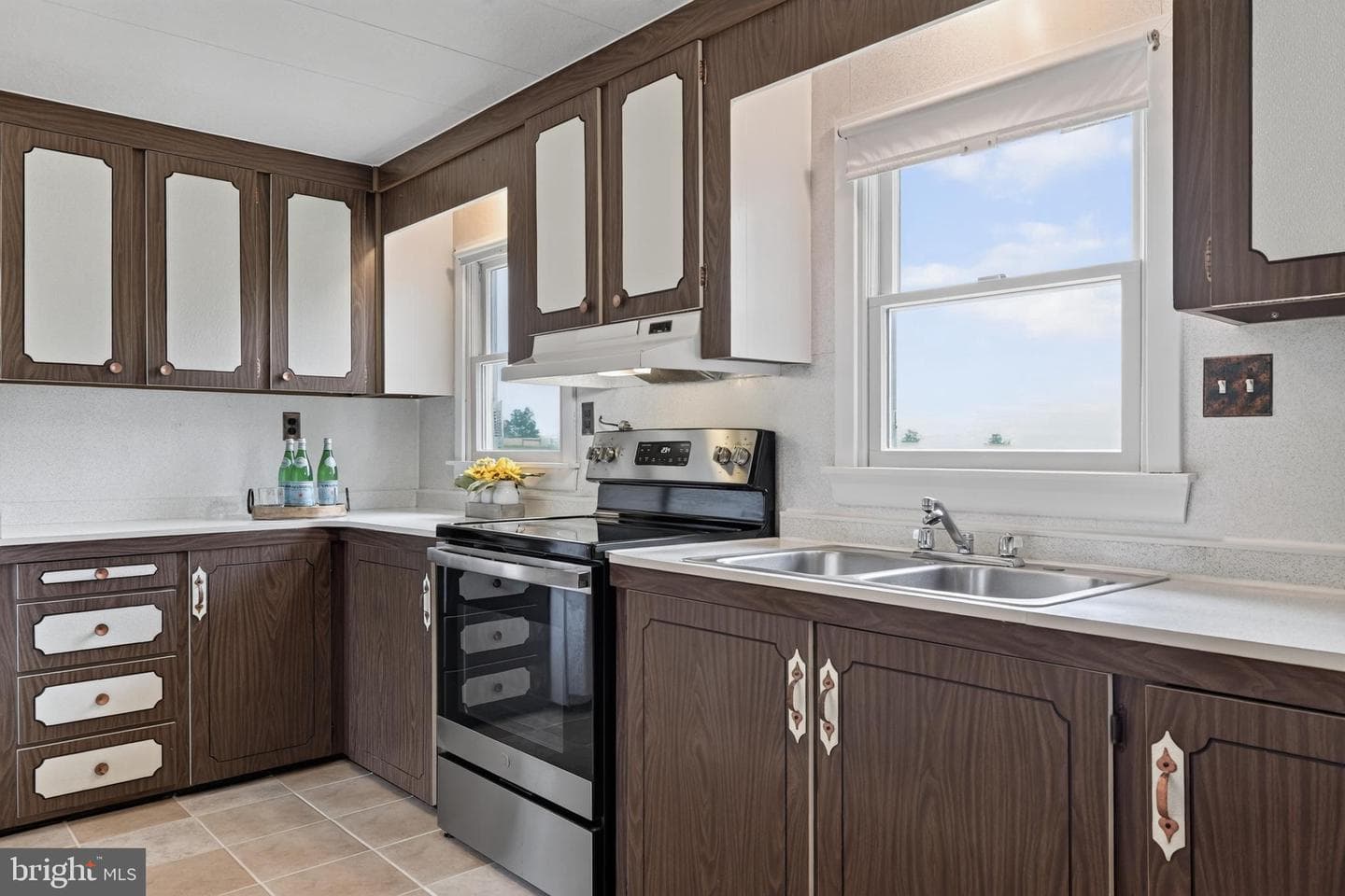 13835 Howard Road photo 17